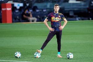 足球直播-西媒：佩尼亚准备今夏离开巴萨，他近期更换了经纪公司